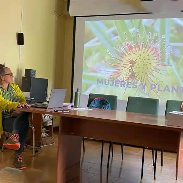 mujeres plantas taller alto tajo